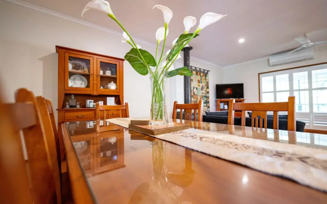 Birds 'n' Bloom Cottages