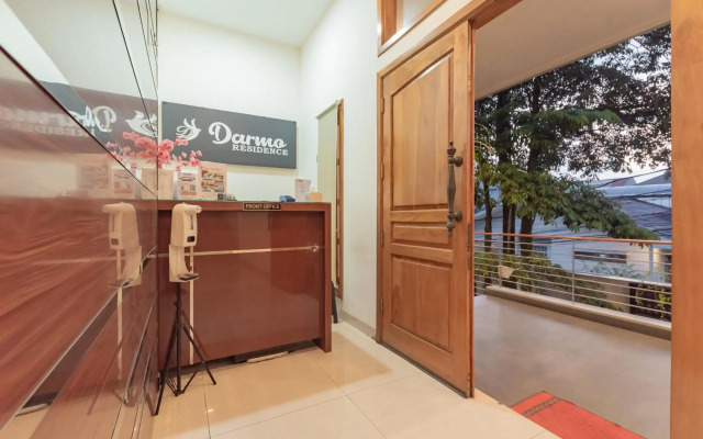 OYO Flagship 1308 Darmo Residence