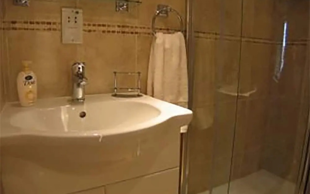 Quiet Woman House (отель для женщин)