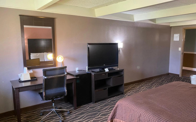 Economy Inn North Randall