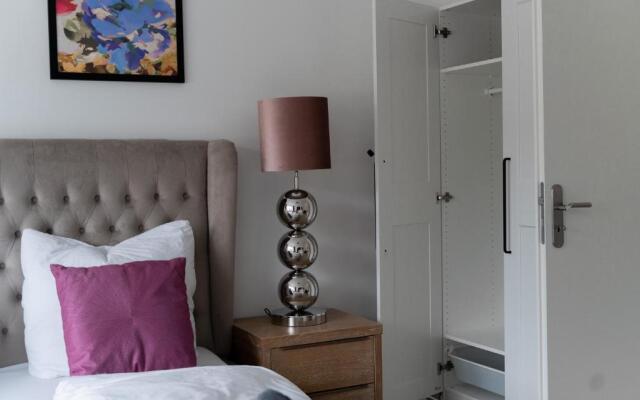 Modernes Studio mit Netflix