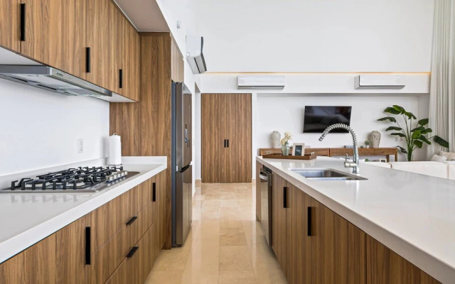 Beachfront Luxury 4BR Penthouse With Incredible Ocean Views