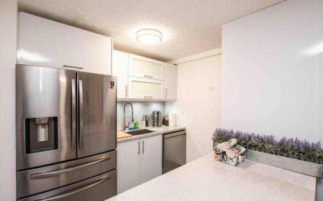Blissful 3BR Art District Apt with PK & Fast WiFi