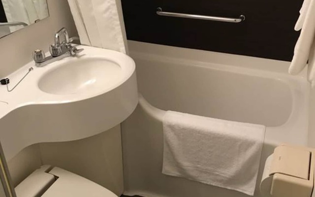 Hamilton Hotel Black