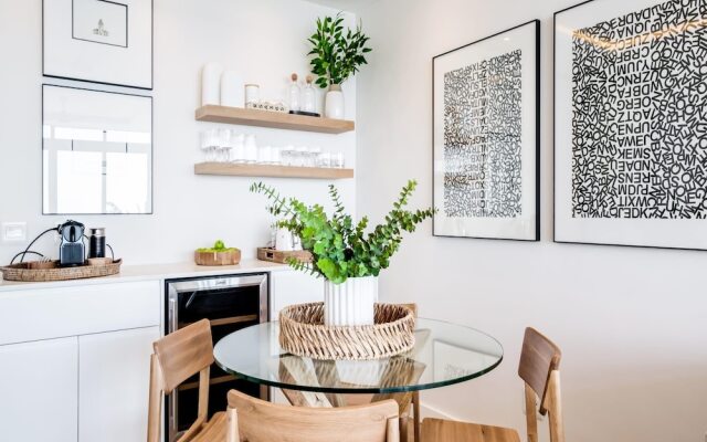 Magical Apartment w Uninterrupted Ocean Views Mouille Views