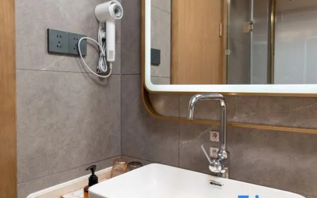Vienna Hotel 5.0 Tianshui South Station Sheng Da Plaza Branch – Bathroom – Tianshui