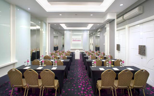 Brits Hotel Puri Indah