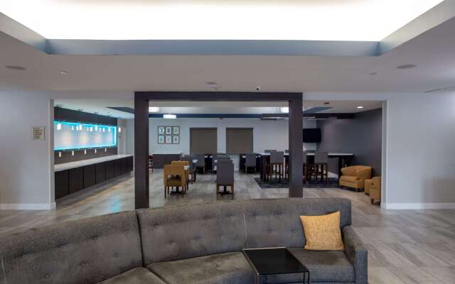 La Quinta Inn & Suites by Wyndham Houston East at Normandy