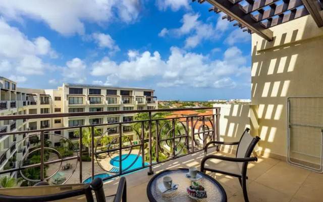2BR Duplex Palmaruba Condos w Great Location