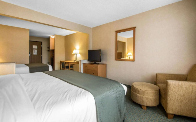 Quality Inn Dubuque on Hwy 20