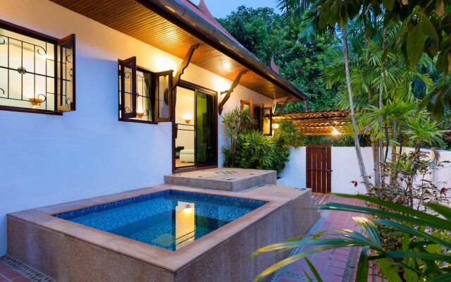 Blissful Jacuzzi Living at Villa Nikkie2
