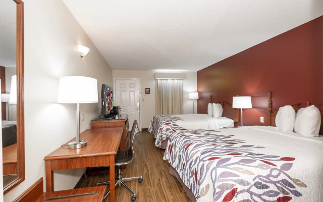 Red Roof Inn & Suites Calhoun