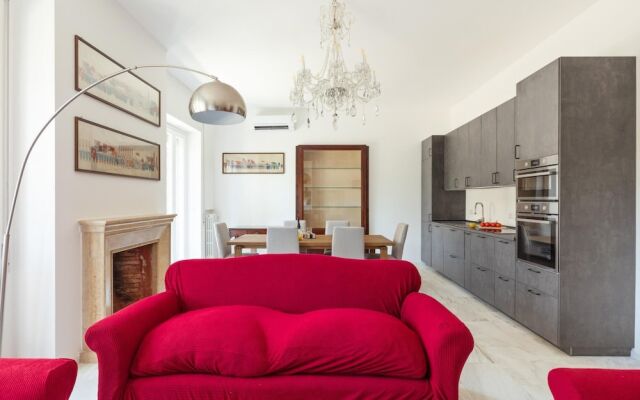 Bright And Spacious Family Apartment In Parioli