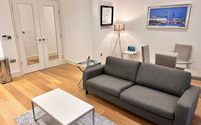 Apartment-sleeps3-hottub-patio