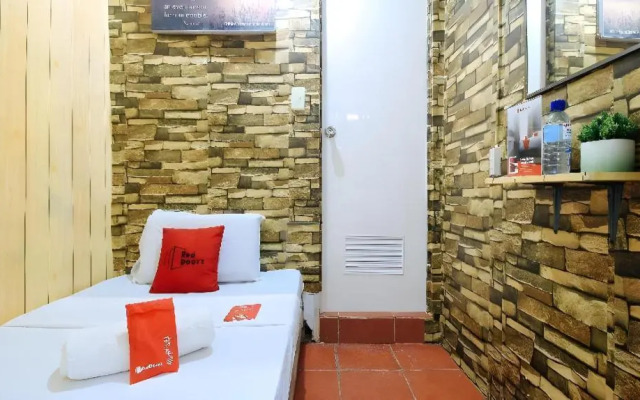 RedDoorz near OWWA Pasay