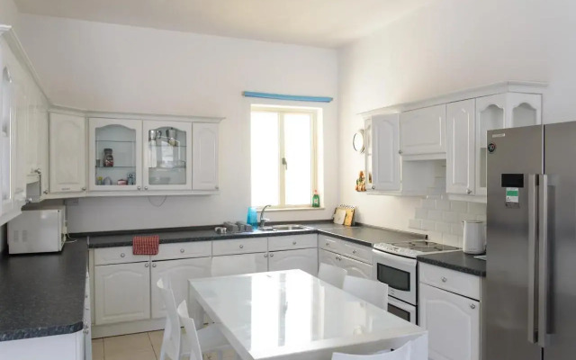 Stunning 4 Bedroom Apart. Near Balluta Bay