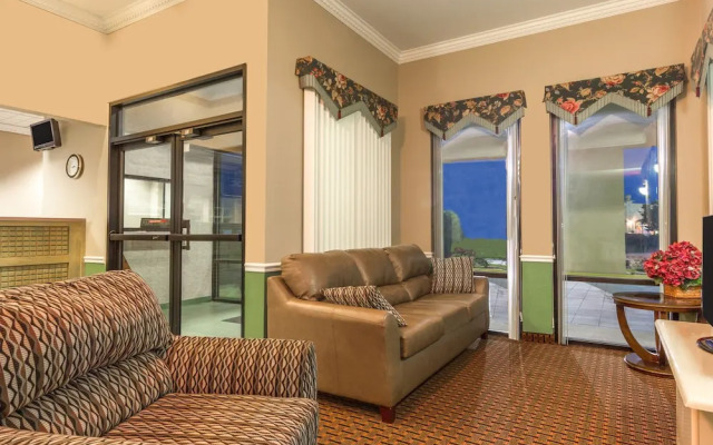 Super 8 By Wyndham Madison/Ridgeland Area