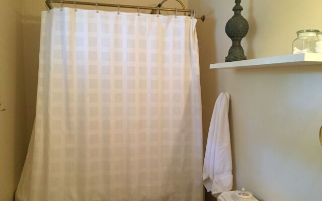 White Oak Manor Bed & Breakfast