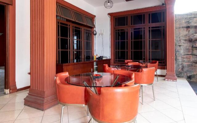 OYO 2777 Sleepover Sei Serayu