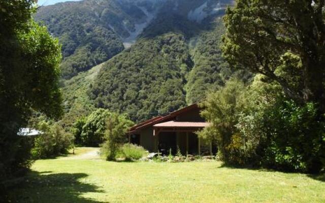 Rata Lodge Accommodation