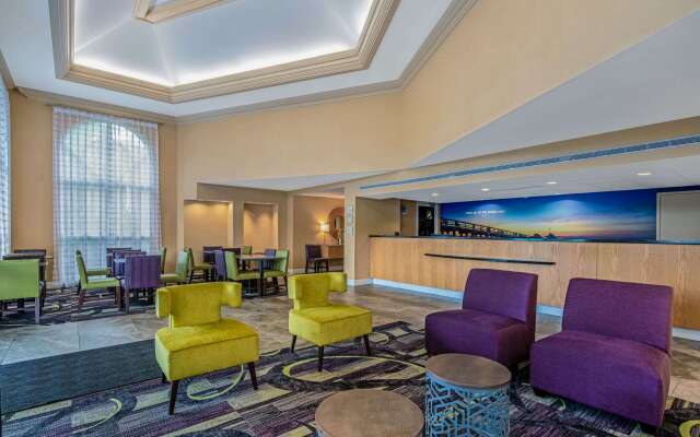 La Quinta Inn & Suites by Wyndham Naples Downtown