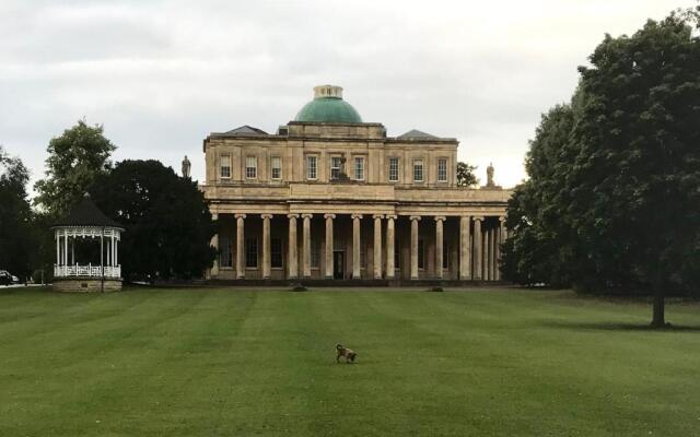 Perfect location for Racecourse and town centre