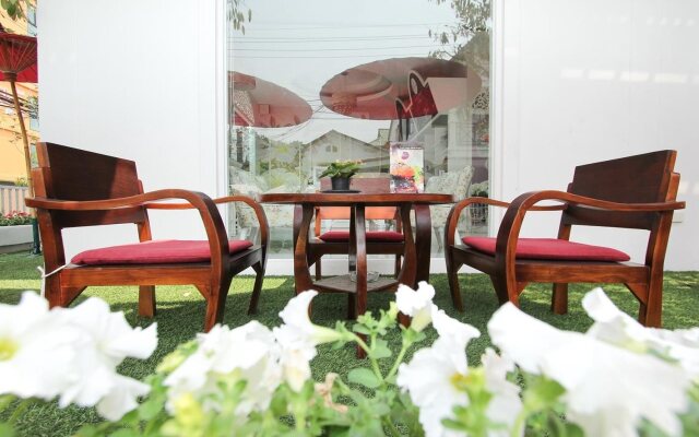 Ratchiangsaen Flora House