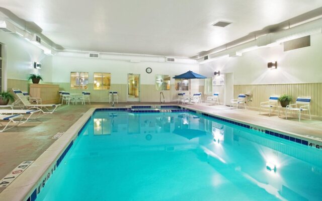 Holiday Inn Express & Suites New Buffalo by IHG