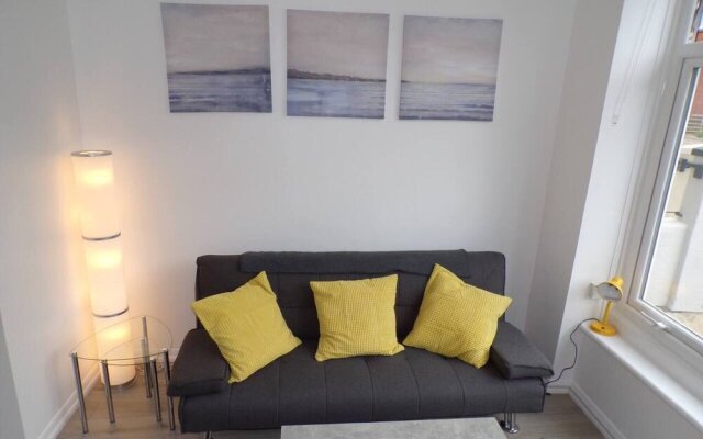 Inviting 3-bed Apartment in Southend-on-sea