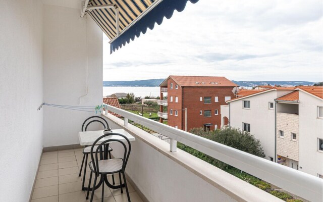 Nice Apartment in Kastel Stafilic With 1 Bedrooms and Wifi