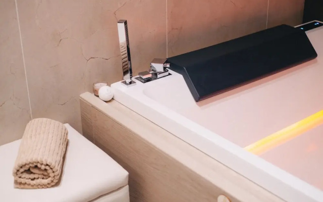 18zero2 Luxury Rooms