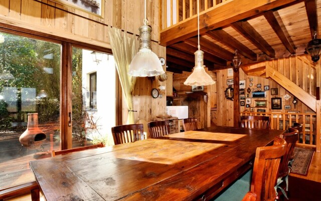 Cozy Holiday Home in Dion with Sauna and Jacuzzi