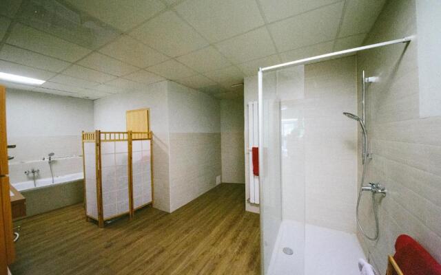 Whirlpool, Fußbodenheizung, Nintendo NES, Netflix, Wintergarten & Workspace