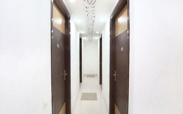 OYO 15863 Hotel Royal Vij