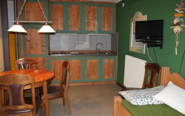 Jolly Residence