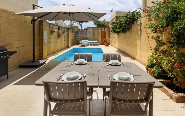 Superb Maltese Farmhouse with Private Pool