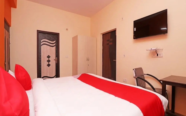 OYO 28366 National Hotel