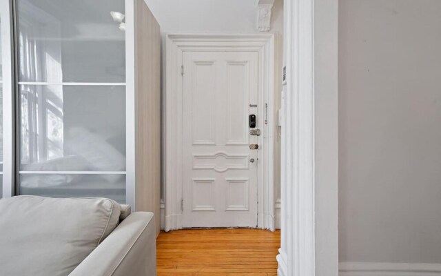 Rustic Modern Loft 5 Minutes to Old Port Montreal