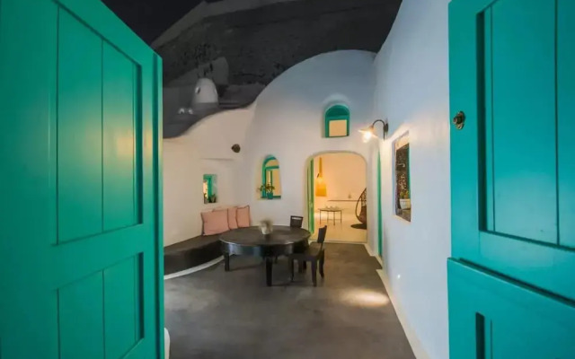 Two Bedroom Villa With Private Indoor Cave Pool