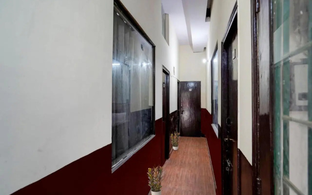 OYO Flagship 70083 Premium Hotel