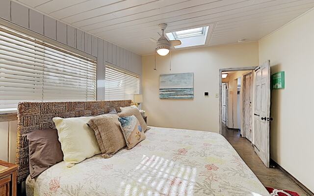 Ventura Beach Oasis by RedAwning