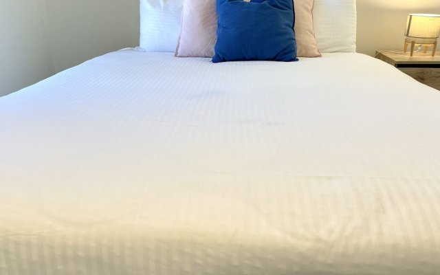 Empire Apartment Tower – Guest Rooms – Melbourne