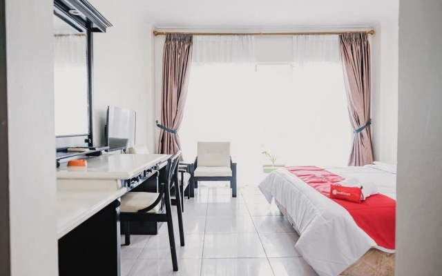 RedDoorz Plus near Pelabuhan Merak – Guest Rooms – Cilegon
