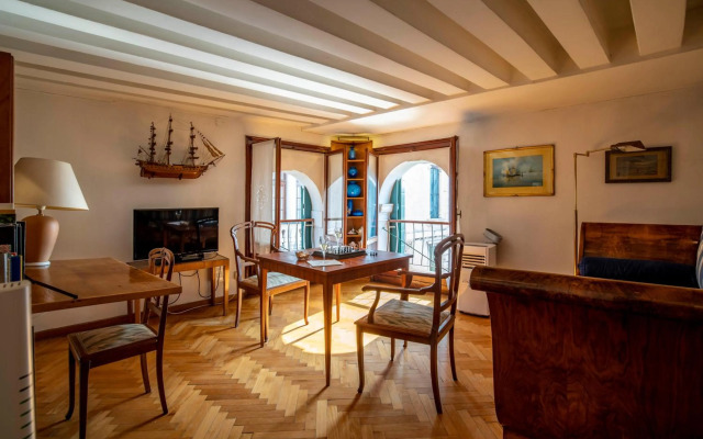 Ca’ Cappello Venetian Apartment M02074212072