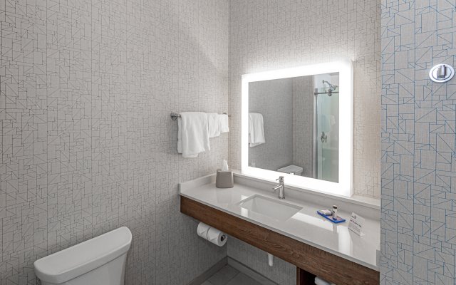 Holiday Inn Express & Suites Columbus - Worthington by IHG