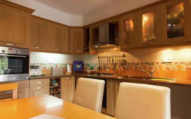 Spacious House With Heated Pool and Sauna