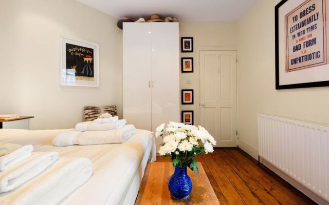 Urban Central London 2BR with Roof Terrace!
