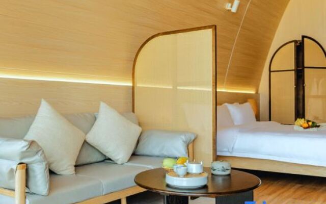 Yingge Treading on the Waves Boat House Homestay