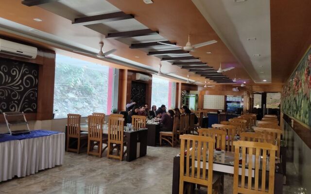 Hotel Grand Tapovan