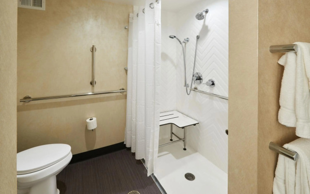 Holiday Inn & Suites Philadelphia W - Drexel Hill by IHG
